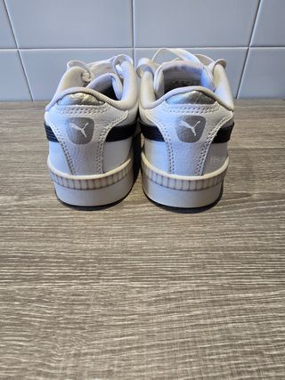 Zapatillas Puma blancas y negras