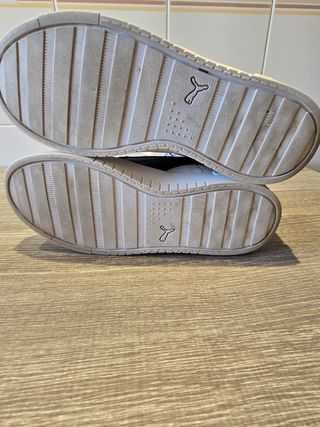 Zapatillas Puma blancas y negras