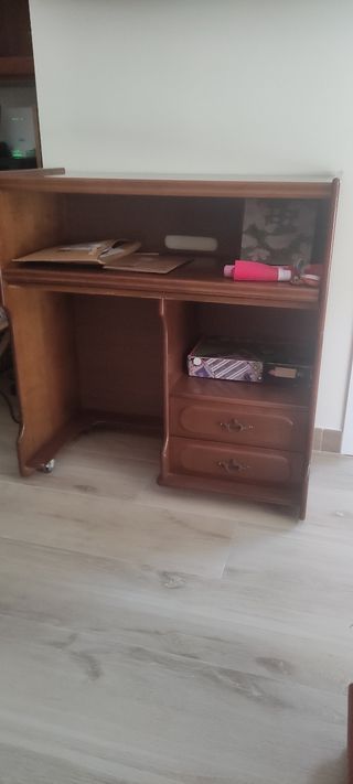 Mesa escritorio madera caoba - ruedas
