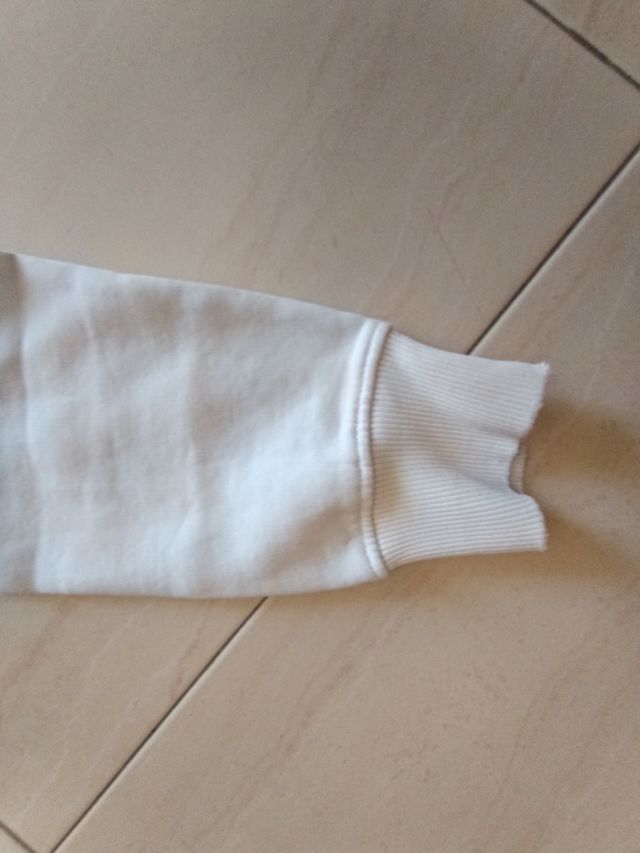 Sudadera blanca Bershka