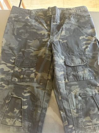 Pantalones tácticos militares airsoft.