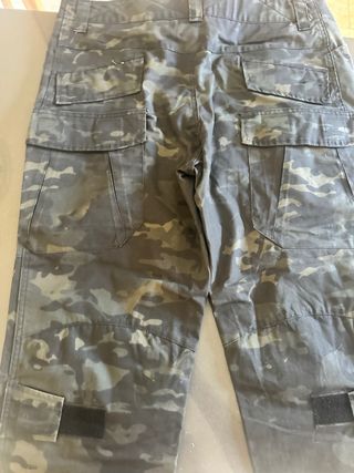 Pantalones tácticos militares airsoft.