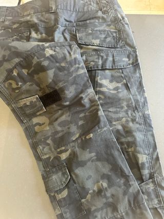Pantalones tácticos militares airsoft.