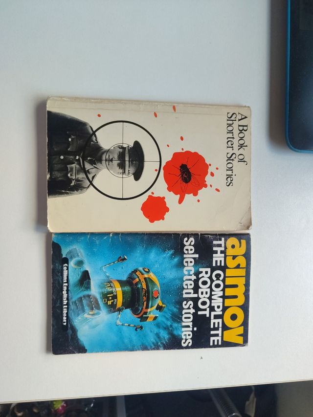 dos libros en inglés,shorter stories y asimov