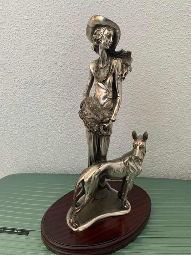 Figura dama c/perro - Metal, madera