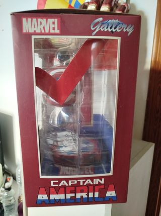 Figura Marvel Gallery Capitán América