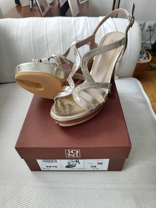 Sandalias de tacón doradas, marca Joni, talla 39