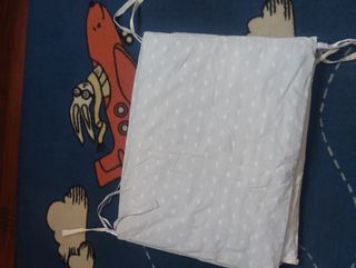 Colchón bebé látex para cuna y ropa de cuna.