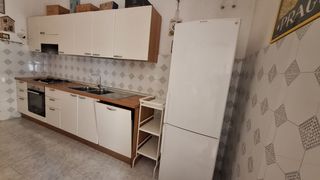 Cucina completa bianca e legno