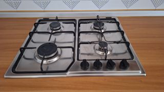 Cucina completa bianca e legno