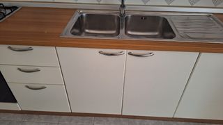 Cucina completa bianca e legno