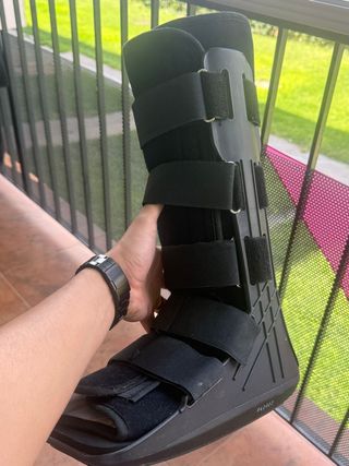BOTAS WALKER PARA PIE , TOBILLO Y PERONE .