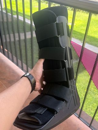 BOTAS WALKER PARA PIE , TOBILLO Y PERONE .