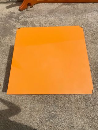 Mesa escolar infantil cuadrada naranja