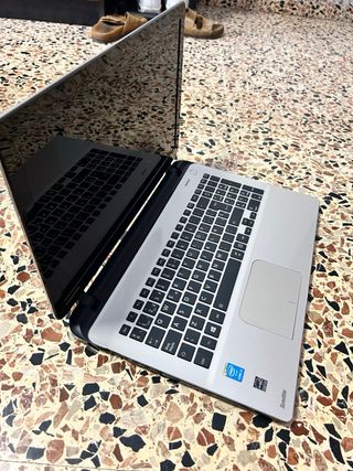 Portátil Toshiba L50-B-15F Gris procesador. i3