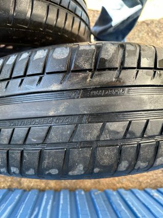 Rueda 215/60 R16 99V
4 neumáticos 