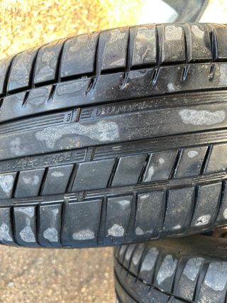 Rueda 215/60 R16 99V
4 neumáticos 