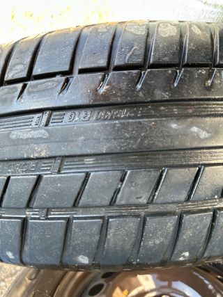 Rueda 215/60 R16 99V
4 neumáticos 