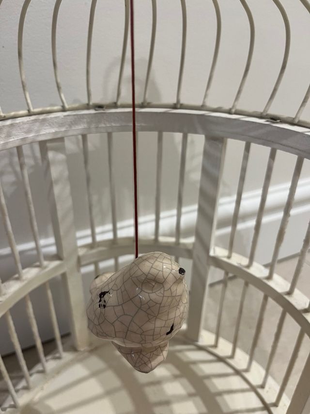 Jaula pajarera blanca decorativa