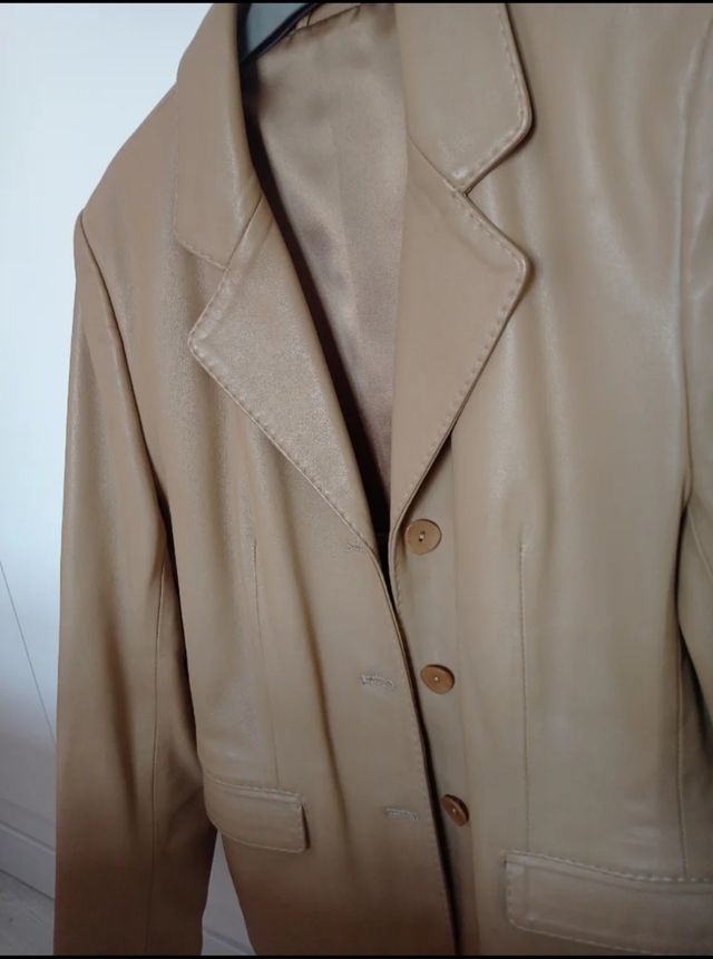 Chaqueta piel beige mujer