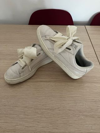Zapatillas Puma beige con lazo