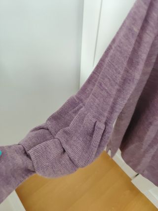 Jersey Cortefiel morado con volantes