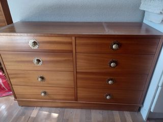 Cassettiera in legno con 8 cassetti