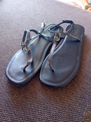 Sandalias planas negras