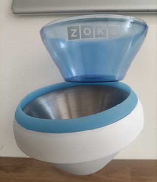 Heladera manual Zoku y Cubeta para helado