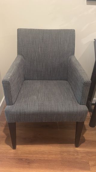Butaca gris - Silla de tela y madera