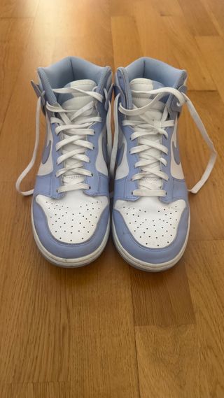 Nike Dunk High azuis e brancas