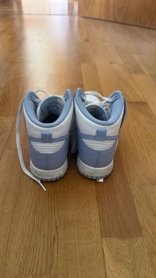 Nike Dunk High azuis e brancas