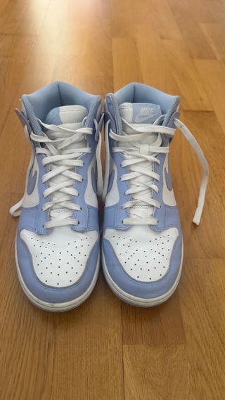 Nike Dunk High azuis e brancas