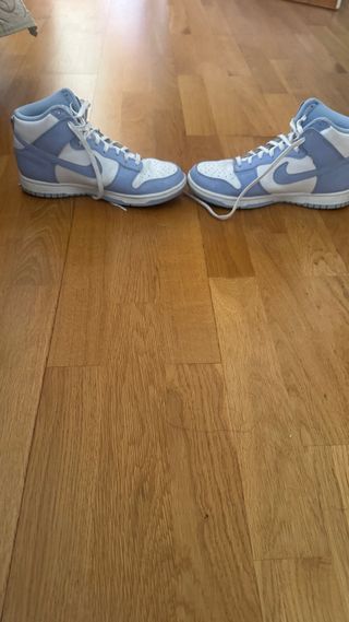 Nike Dunk High azuis e brancas