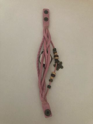 Reloj pulsera rosa trenzado