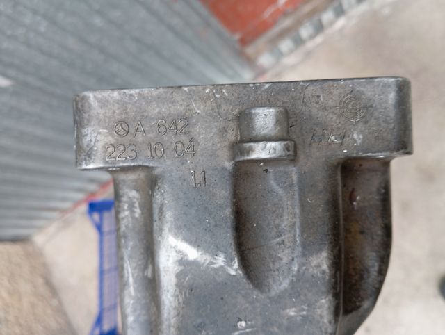 Soporte motor Mercedes Clase C