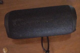 Altavoz inalámbrico negro