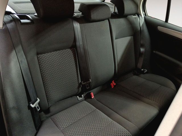Volkswagen Golf Advance