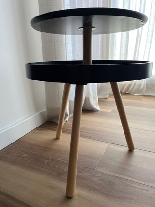 Mesa auxiliar 2 niveles - negra y madera