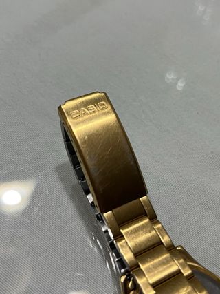 Reloj Casio dorado mujer
