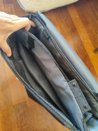 Funda portátil Belkin - Negra