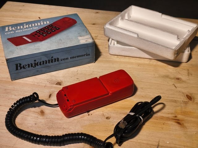 Teléfono Benjamín rojo de
Telefónica
