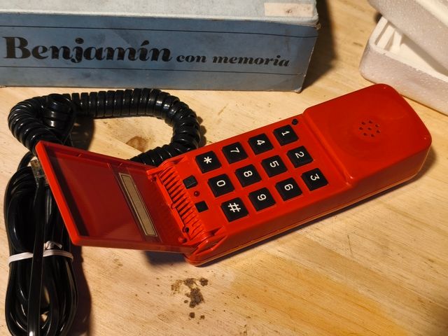 Teléfono Benjamín rojo de
Telefónica