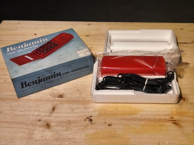 Teléfono Benjamín rojo de
Telefónica
