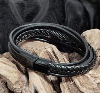 LIQUIDACIÓN CIERRE 50% Pulsera cuero negra cruz