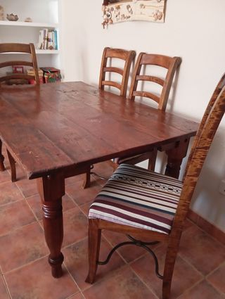 Mesa comedor madera maciza de castaño + 4 sillas