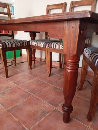 Mesa comedor madera maciza de castaño + 4 sillas