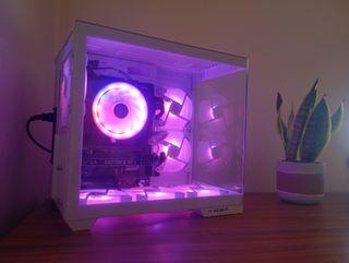 PC Gamer - Branco e Roxo
