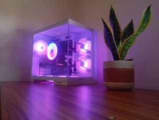 PC Gamer - Branco e Roxo