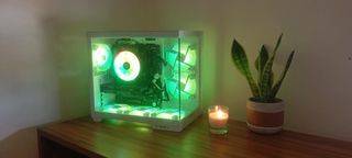 PC Gamer - Branco e Roxo